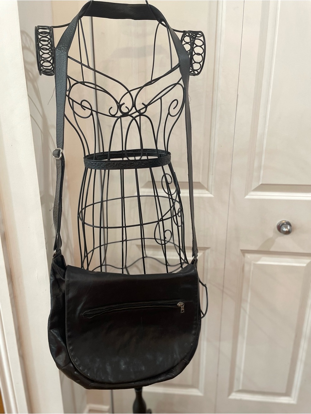 Atelier noir de rudsak Sleek Black Leather Shoulder Crossbody Bag